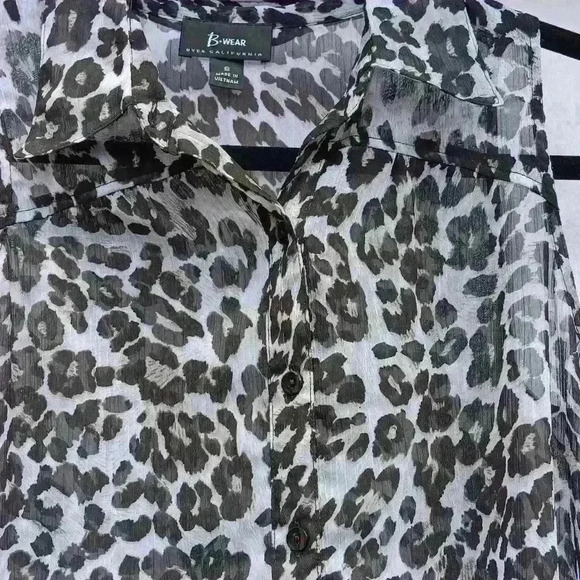 Women's Byer California animal leopard S sheer collared sleeveless button-up - Picture 7 of 7